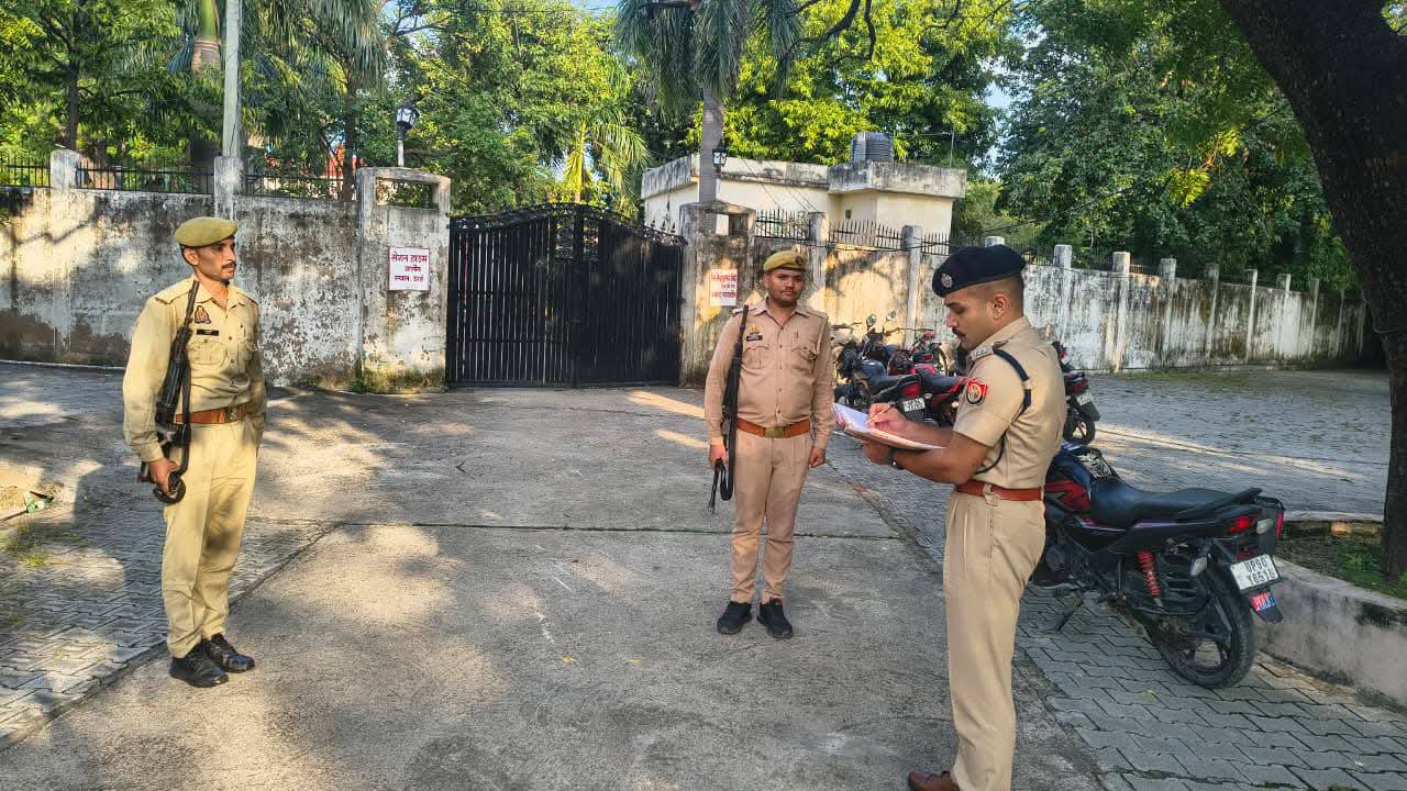 न्यायालय परिसर की सुरक्षा व्यवस्था का एएसपी ने किया आकस्मिक निरीक्षण