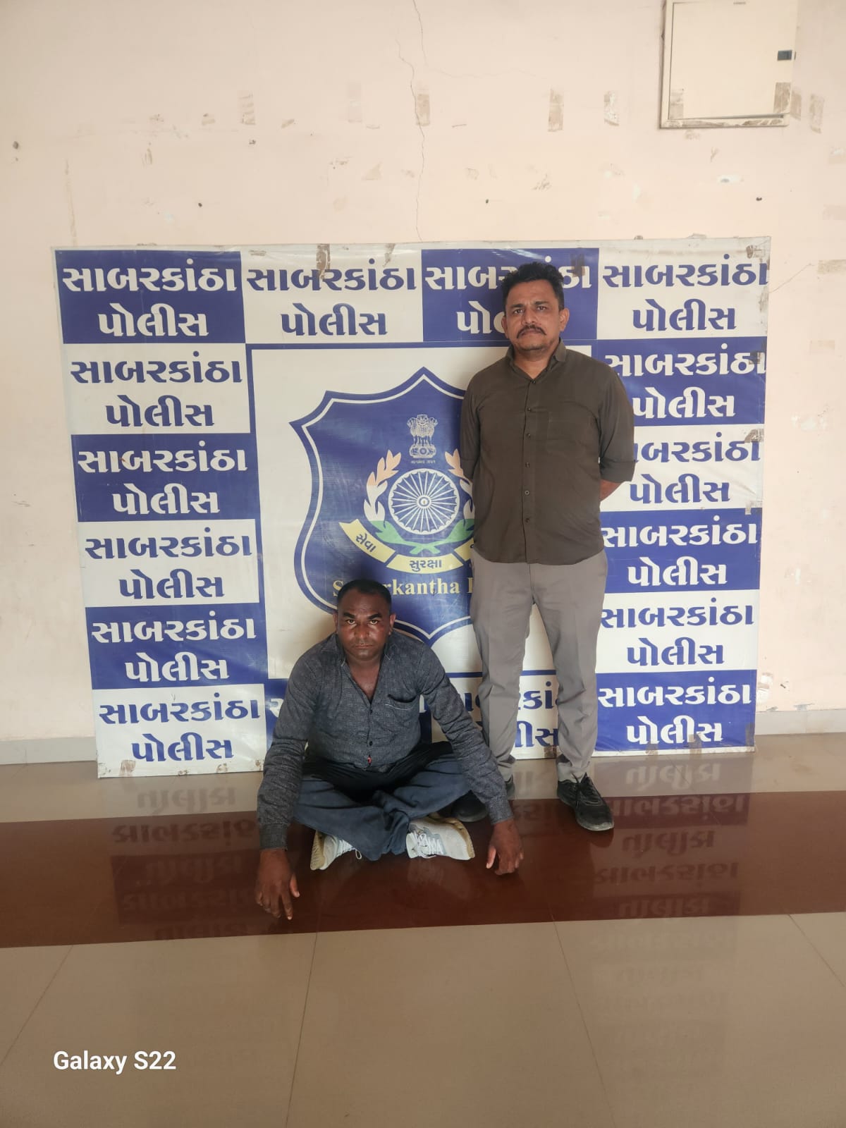 * સાબરકાંઠા જીલ્લાના પોશીના પોલીસ સ્ટેશનના પ્રોહીબીશનના ગુનાના છેલ્લા છ માસથી નાસતા ફરતા આરોપીને પકડી પાડતી સાબરકાંઠા એસ.ઓ.જી.”