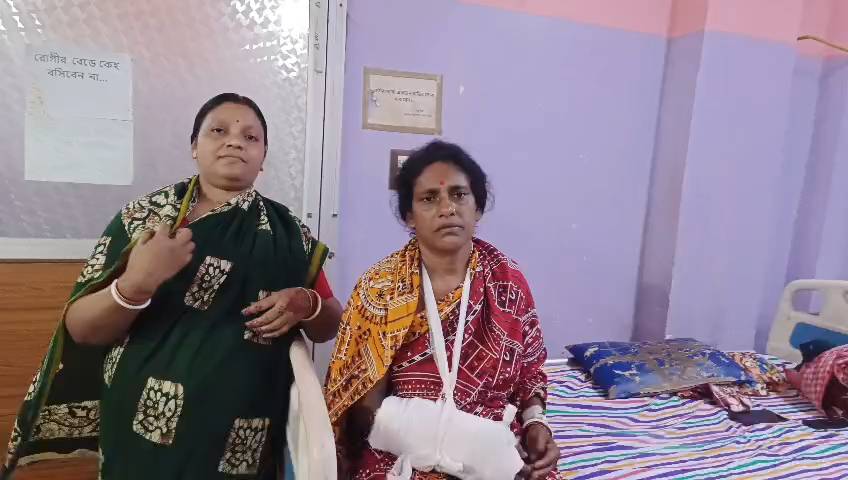 তমলুক:
টাকার চিন্তা দূর! আয়ুষ্মান কার্ডেই বিনা খরচে হাতের অস্ত্রোপচার, নজির ভগবানপুরের গৃহবধূর