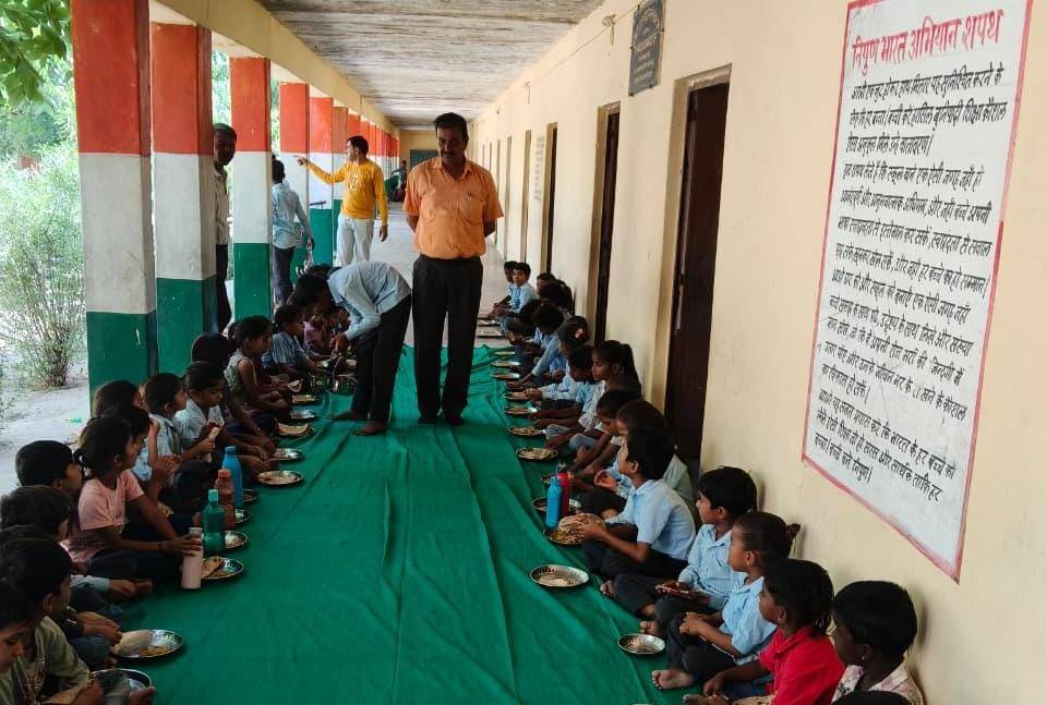 ऐसीबीईओ माली ने किया गुड़ा अखेराज व केसूली विद्यालय में किया मिड डे मील का निरीक्षण