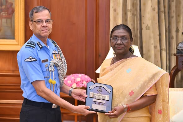 राष्ट्रपति ने राष्ट्रीय रक्षा महाविद्यालय के प्रतिभागियों से कहा: राष्ट्रीय सुरक्षा के लिए नवाचार और सहयोग आवश्यक