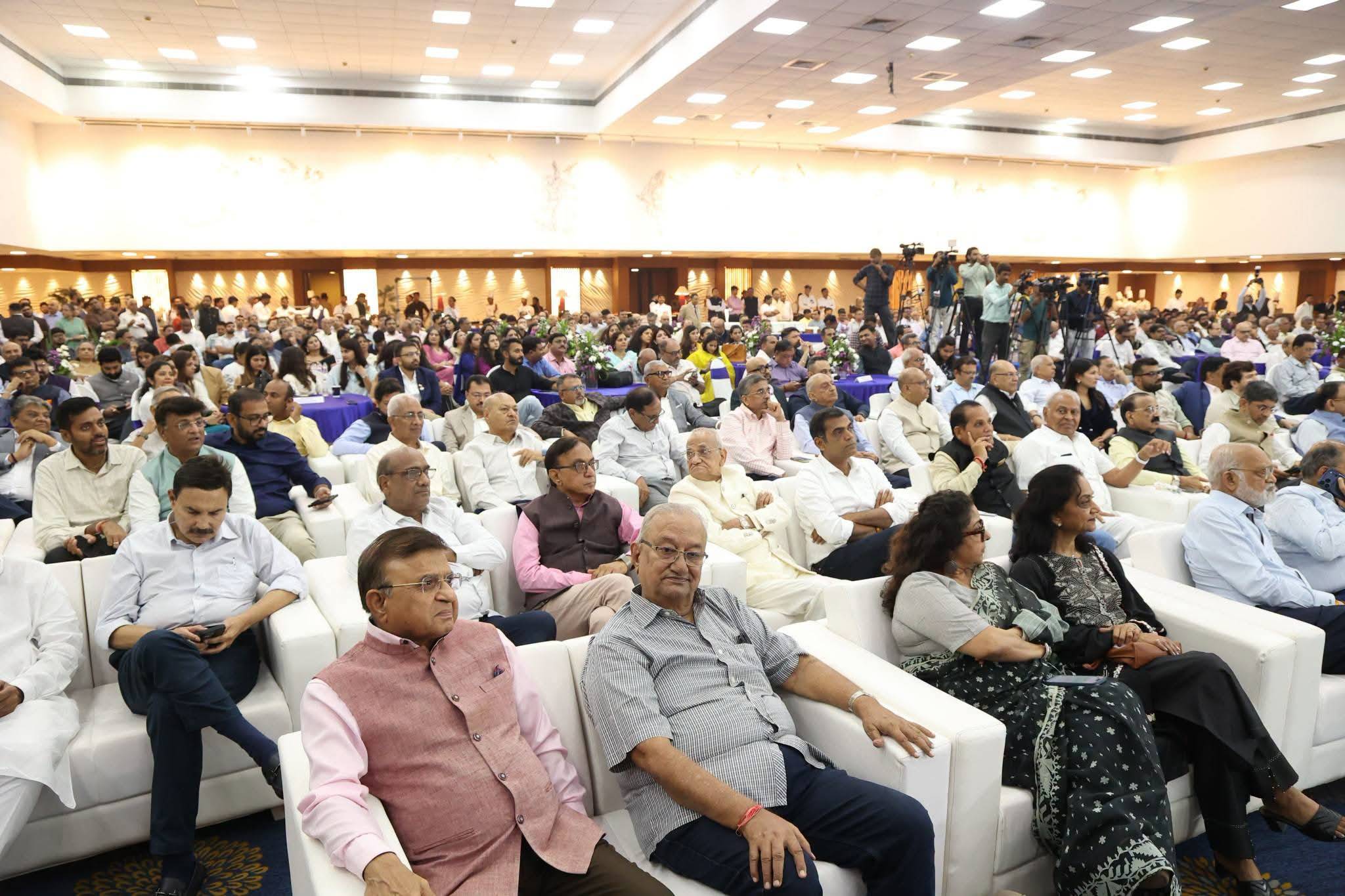 અમદાવાદ ખાતે ગુજરાત ચેમ્બર ઑફ કોમર્સ એન્ડ ઇન્ડસ્ટ્રી (GCCI)ના નવનિયુક્ત હોદ્દેદારોના પદગ્રહણ સમારોહમાં ઉપસ્થિત રહી નવી ટીમને શુભેચ્છાઓ પાઠવી.