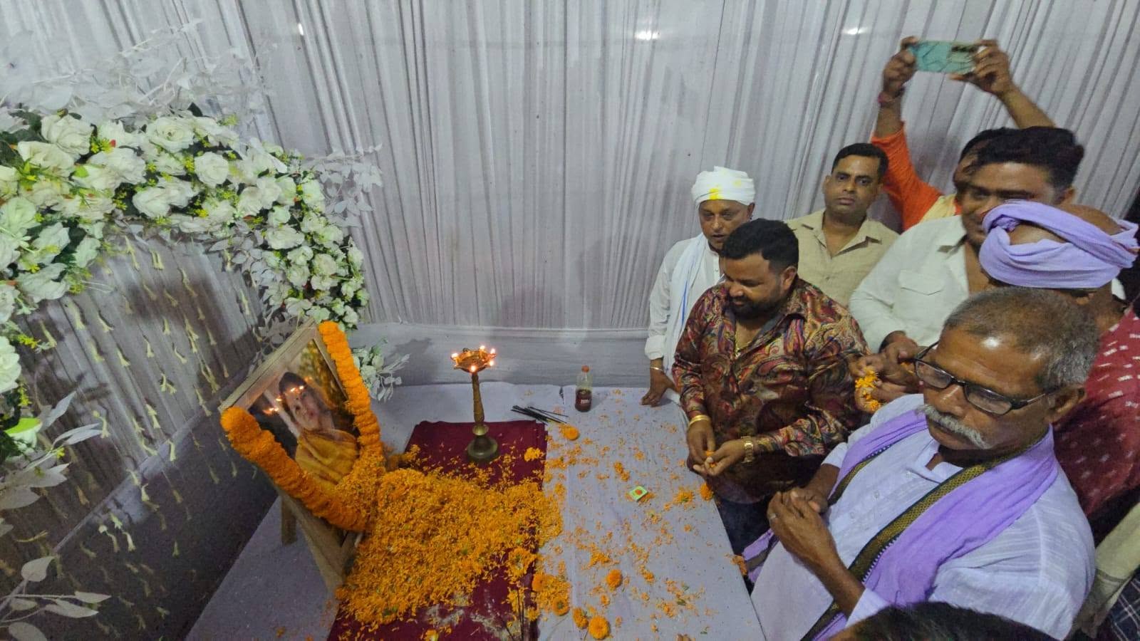 अररिया: जिला परिषद सदस्य संगीता देवी की सासु मां मीरा देवी को दी गई श्रद्धांजलि