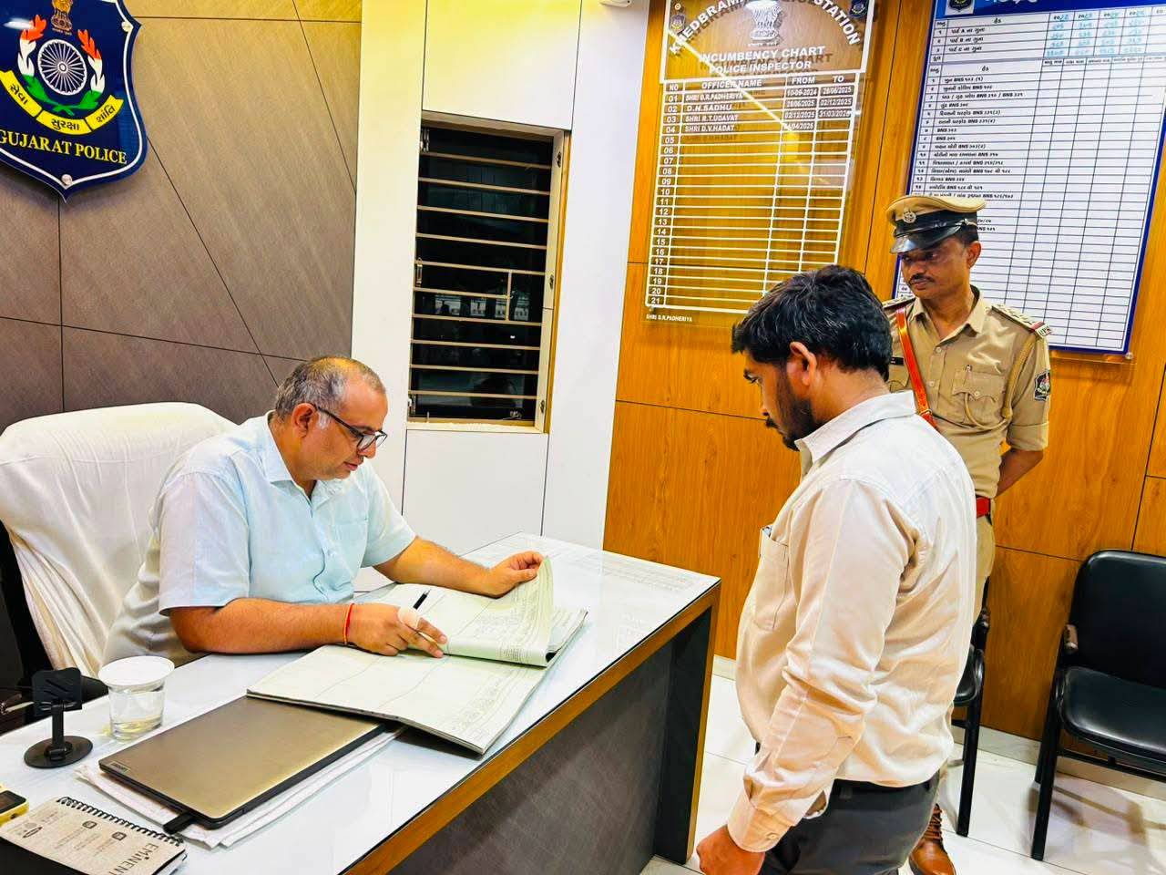 Sabarkantha collector ખેડબ્રહ્મા પોલીસ સ્ટેશનની મુલાકાત લઈ ઇન્સ્પેક્શન કર્યું.
