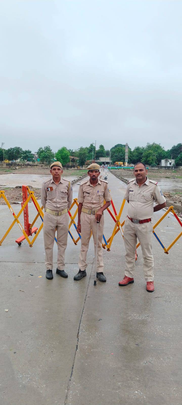 સાબરકાંઠા પોલીસની સતર્કતા: ભારે વરસાદમાં તમારી સુરક્ષા એ જ અમારી પ્રાથમિકતા! 🚨