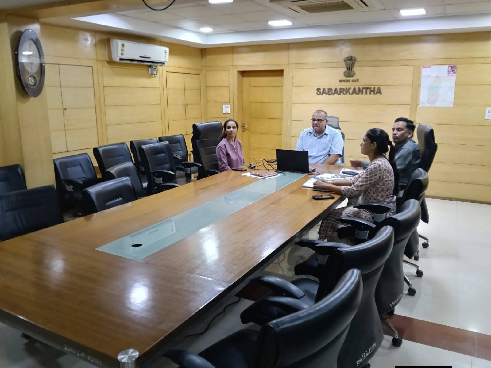 જિલ્લા કલેક્ટરશ્રીના અધ્યક્ષ સ્થાને ચાંદીપુરા રોગ અંગે વીડિયો કોન્ફરન્સ યોજાઈ.