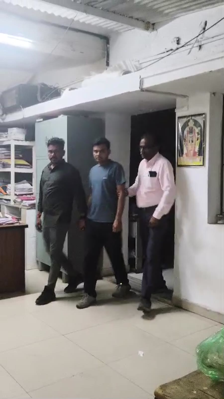 ખેડબ્રહમા પોલીસ સ્ટેશનના પ્રોહીબિશનના ગુન્હામાં છેલ્લા પાંચ વર્ષથી નાસતા ફરતા રાજય બહારના આરોપીને પકડી પાડતી લોકલ ક્રાઇમ બ્રાન્ચ સાબરકાંઠાp
