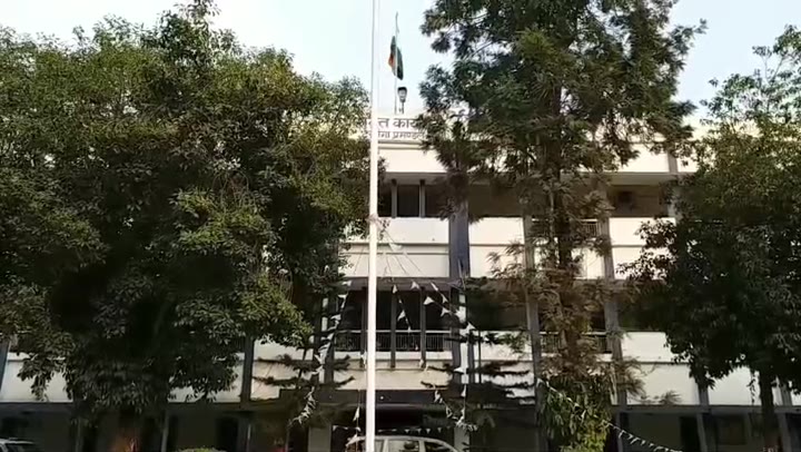 दरभंगा स्नातक से राजद समर्थित प्रत्याशीने नामांकन दाखिल किया