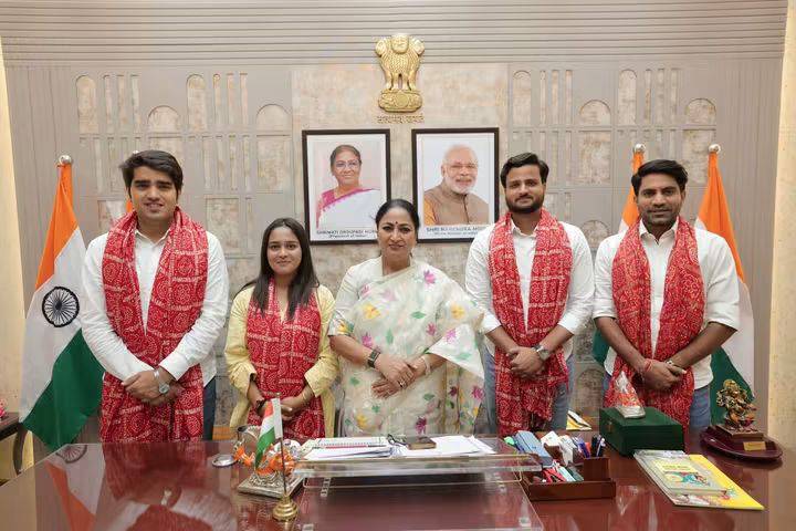 दिल्ली विश्वविद्यालय छात्रसंघ के नवनिर्वाचित ABVP पदाधिकारियों को दी विजय की बधाई