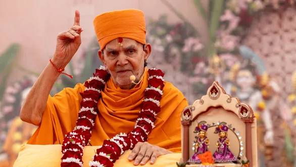 પેરિસમાં હિન્દુ ધર્મનો ઐતિહાસિક પળ: મહંત સ્વામી મહારાજની હાજરીમાં વૈદિક મહાયજ્ઞનો પ્રારંભ